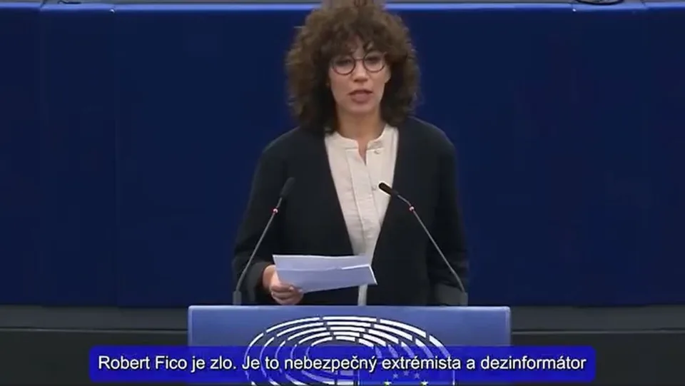 Read more about the article VIDEO Aj Lucia Ďuriš Nicholsonová patrí medzi tých, ktorí žalujú v europarlamente: Robert Fico je zlo!
