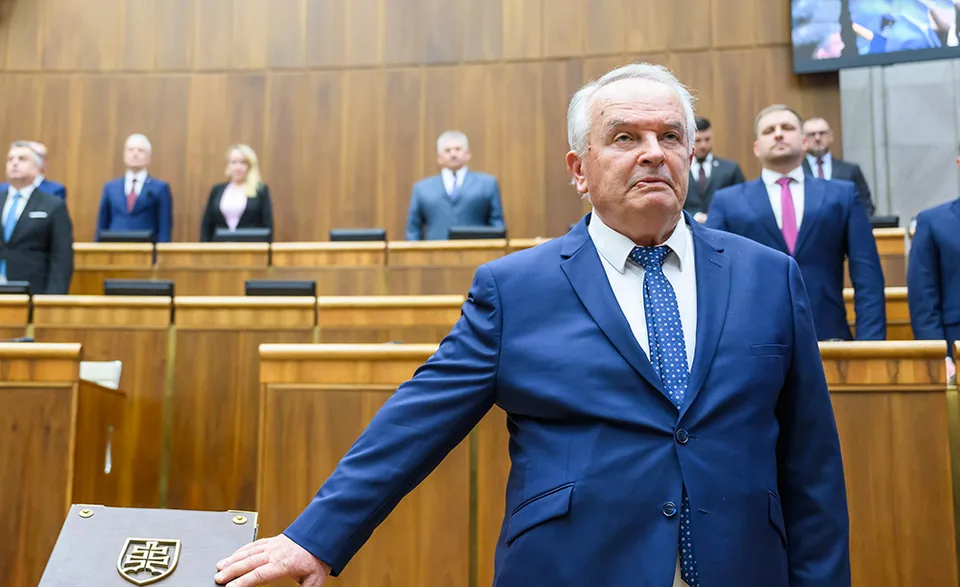 Read more about the article Radačovský, Hrubý a Szabóová zložili sľuby: Koalícia má nových poslancov