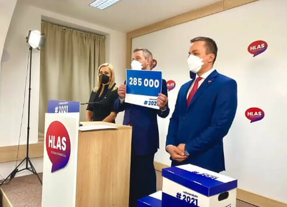 Read more about the article Vysmiaty od ucha k uchu: S takýmto číslom nepočítali. Pellegrini vidí referendum úspešne