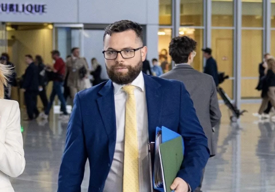 Read more about the article Bestro poukázal na to, že PS síce kritizuje všetko, čo robí vláda, riešenia ale neponúkajú