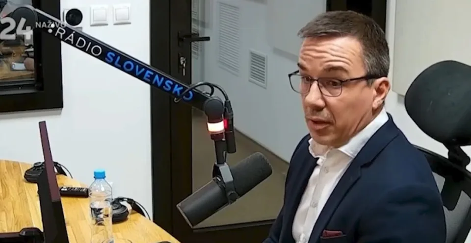 Read more about the article VIDEO Tomáš reagoval na správu z “Hegerovej kuchyne”: Odvolaná vláda chce zmariť predčasné voľby. Hanba!