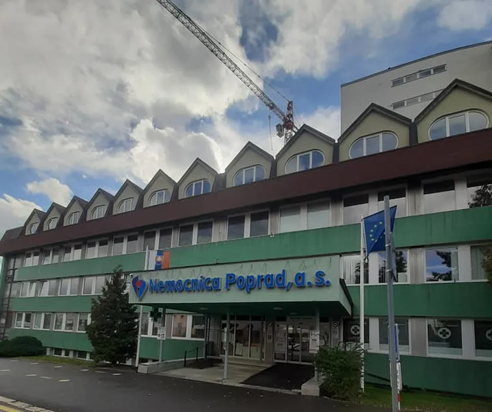 Read more about the article V popradskej nemocnici majú 46 pozitívne testovaných zamestnancov
