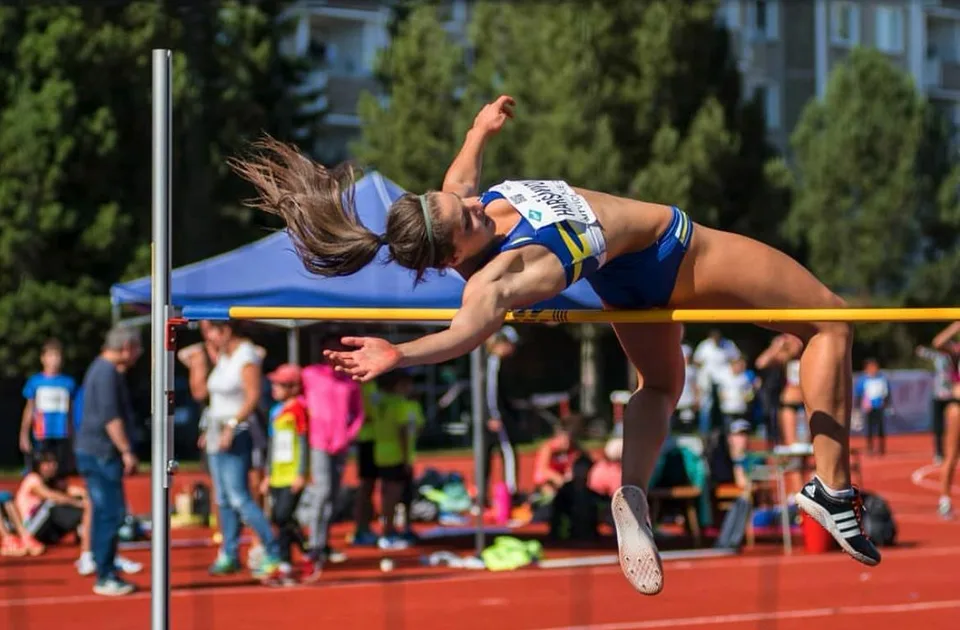 Read more about the article Úspešná na atletickom štadióne aj na akademickej pôde