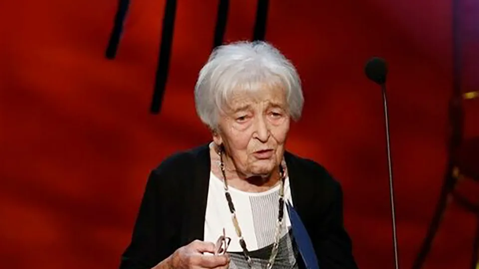 Read more about the article Zomrela herečka Helena Kružíková († 92)