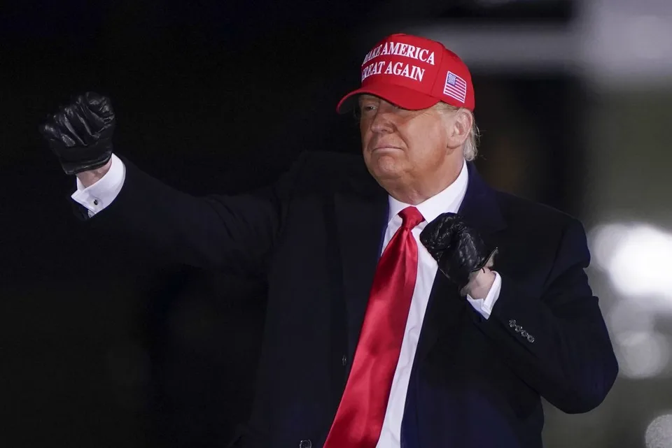 You are currently viewing Meloniová a Trump na spoločných fotografiách: Tajomná návšteva v Mar-a-Lago!