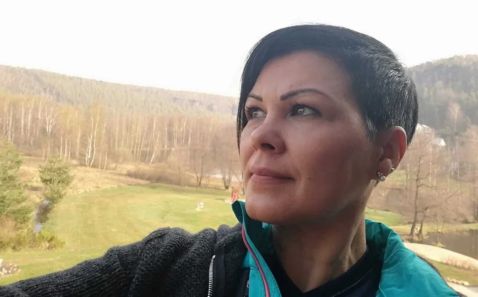 Read more about the article Moderátorka Petra Ázacis má smolu: Ďalší vyhadzov!