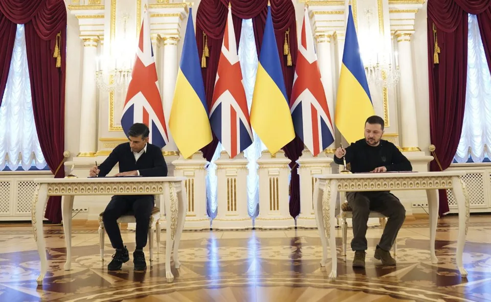 Read more about the article Budeme stať po boku spojencov NATO, Ukrajine dáme 500 miliónov libier, vyhlásil Sunak