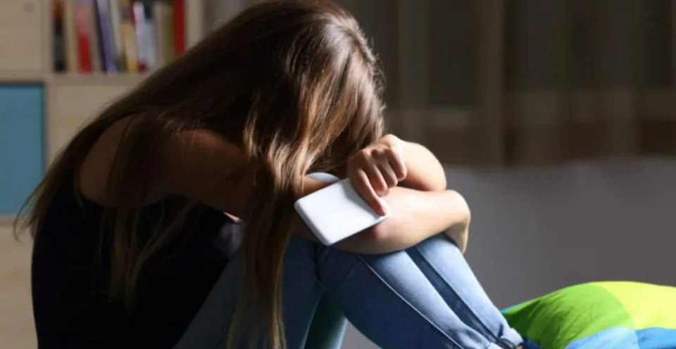 Read more about the article POZOR: Nový trik podvodníkov – AI dokáže napodobniť kohokoľvek!