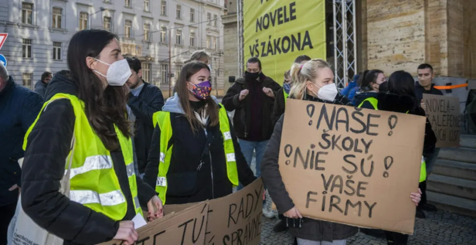 Read more about the article Žilinka opäť zasahuje, je na strane protestujúcich študentov: Odmieta novelu o vysokých školách!