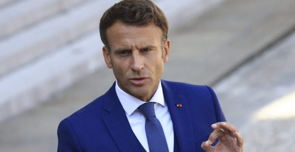 Read more about the article Macron koná! Francúzsko začína pripravovať evakuáciu svojich občanov z Nigeru