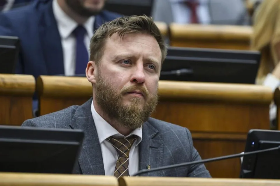 Read more about the article Peter Kotlár natvrdo: Kto bude voliť Korčoka, miesi bahno s krvou, kto nepôjde voliť, pľuje vlastným deťom do tváre