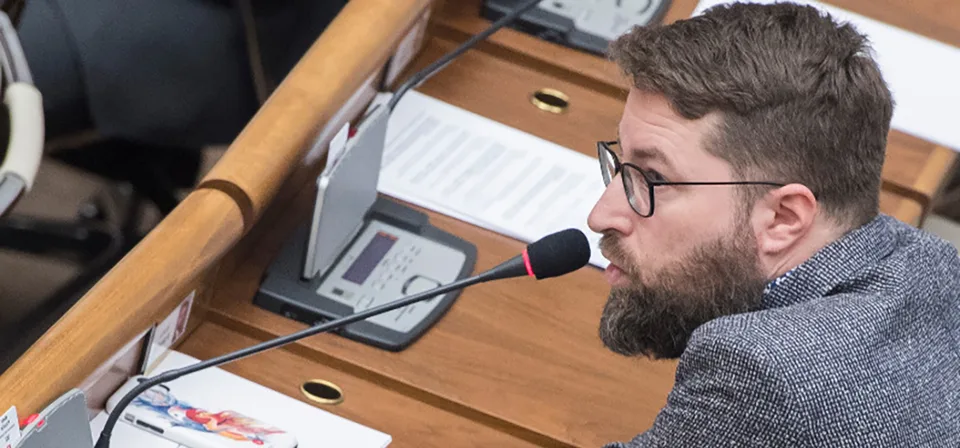 Read more about the article Zhrozený Poliačik: Čo tu nastane, keď sa moci chopí skutočný hajzel?