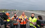 Na snímke uprostred minister dopravy SR Jozef Ráž (nominant Smer-SD)