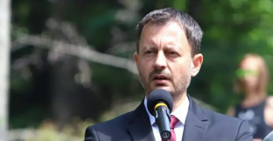 Read more about the article VIDEO Fašista! Pokrikovali po Hegerovi ľudia v obci vypálenej Nemcami. Ako reagoval premiér?