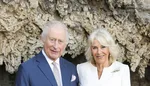 britský kráľ Karol III. a britská kráľovná Kamila pózujú v Ríme