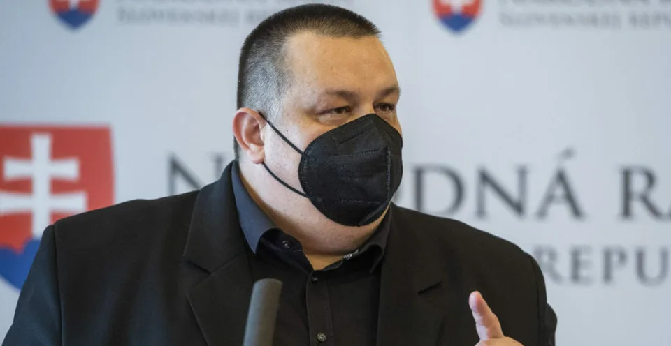 Read more about the article KONEČNE! Otvárajú sa všetky prevádzky služieb, rozšíri sa režim základ, informoval Mikasov úrad