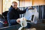 kanvica, elektroodpad, muž