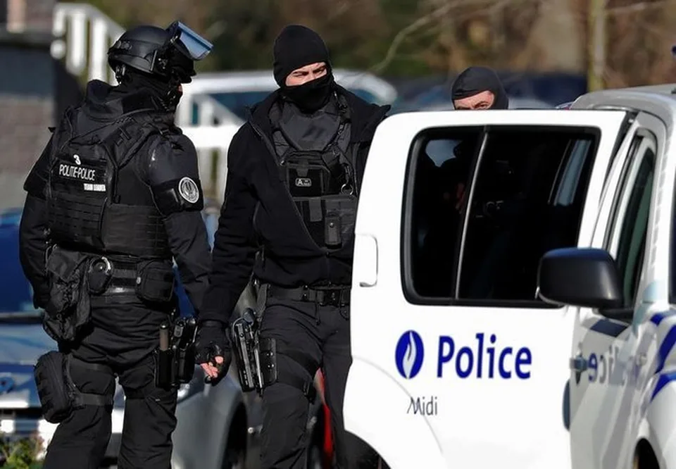 Read more about the article Europol rozložil násilný gang z Balkánu, ktorý obchodoval s drogami a zbraňami