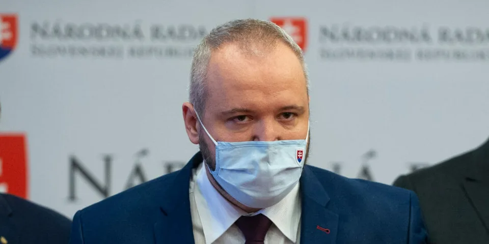 Read more about the article Návrh Sme rodina o referende ukončil deň v parlamente. V piatok poslanci hlasovať nebudú