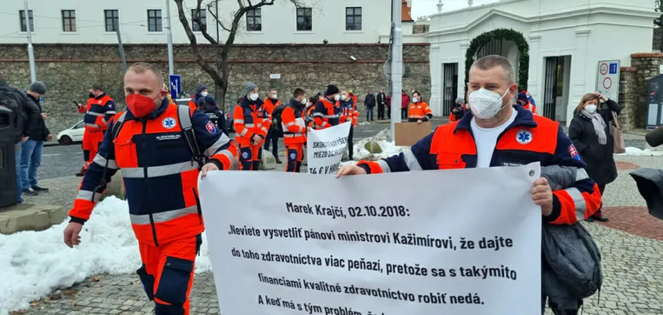 Read more about the article Zadržaných protestujúcich záchranárov polícia prepustila