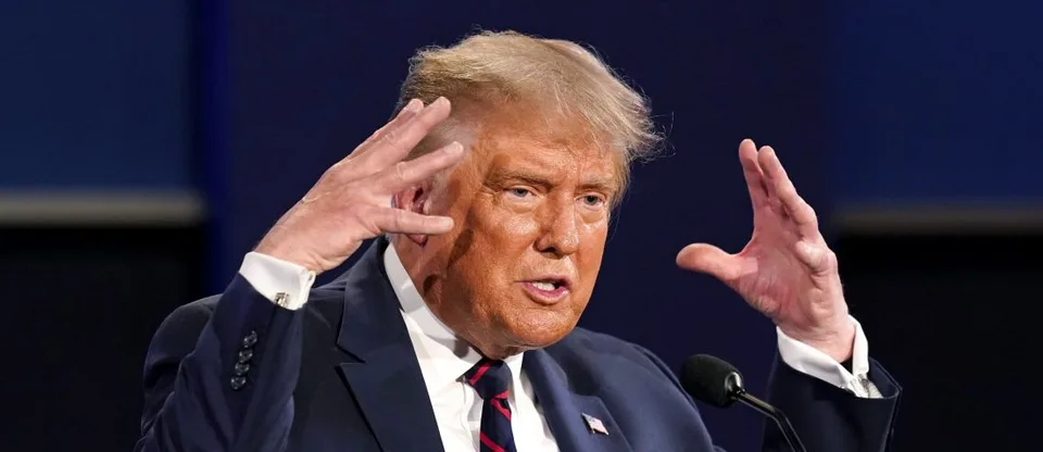 Read more about the article Donald Trump utiekol z nemocnice. Vystavil ľudí ohrozeniu