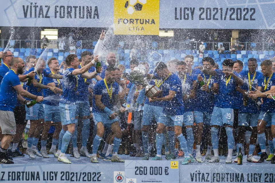 Read more about the article VIDEO Slovan oslavoval titul, mladý Weiss však neskrýval sklamanie: Čakal som viac ľudí!