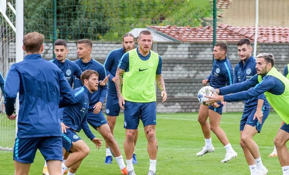 Read more about the article Názor redakcie: Postup, zostup, svadba, rozvod, svadba