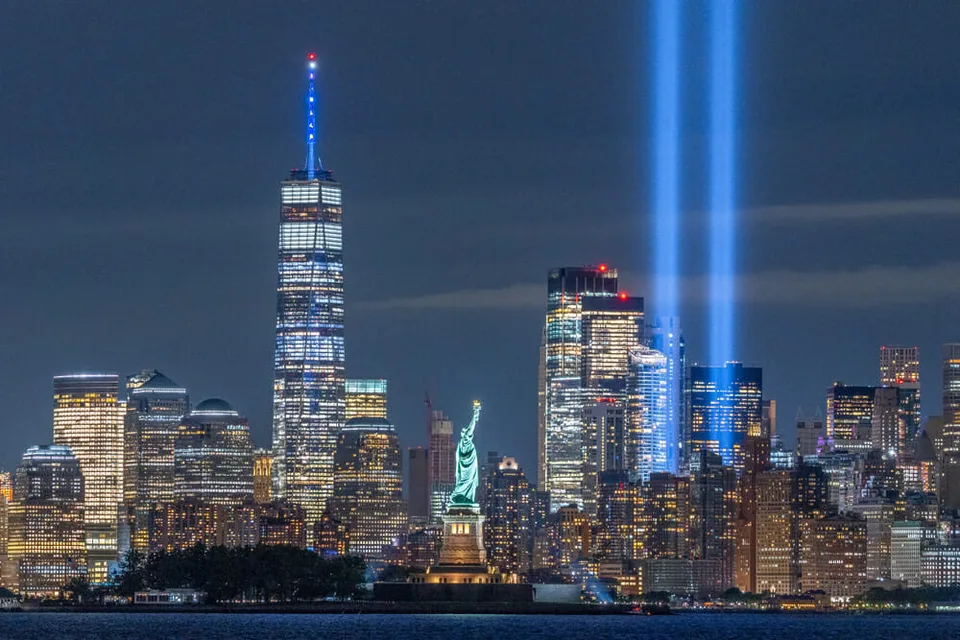 Read more about the article Dráma v New Yorku: Do Brooklynského mostu narazila loď, na mieste sú mŕtvi!