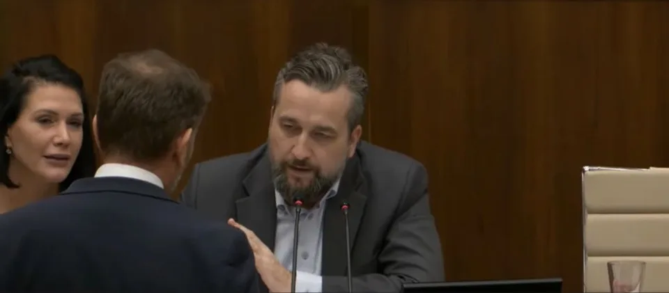 Read more about the article VIDEO Komedianti v parlamente opäť vyčíňali: Hlavné postavy, kto iný – Bittó Cigániková a Matovič