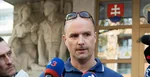 Obhajca Roberta Fica a Roberta Kaliňáka David Lindtner odpovedá na otázky novinárov.