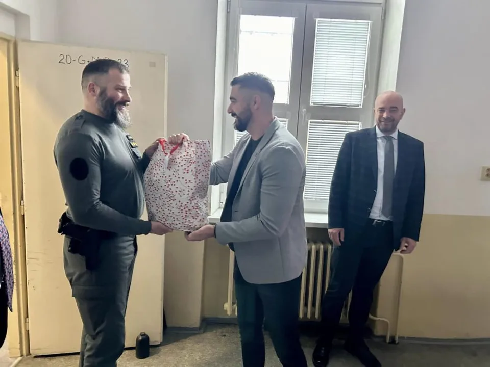 Read more about the article Pavol Gašpar spomína na Vianoce bez otca. List od nás neprišiel, Matovič s Mikulcom sa vyškierali
