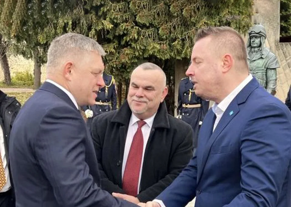 Read more about the article Fico a Rajchl: Stretnutie premiéra s lídrom českých protivládnych protestov, ktoré ušlo pozornosti