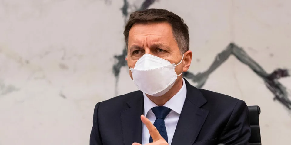 Read more about the article Kajúcnik Suchoba začal spievať z Emirátov: Kažimír bral od Brhela pol milióna!