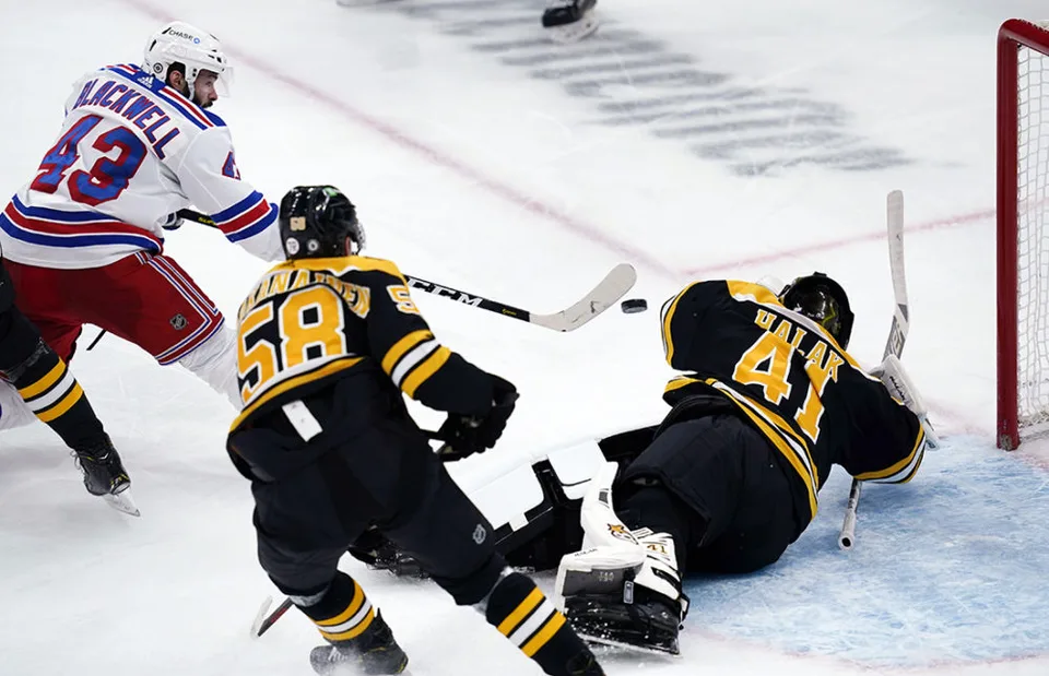 Read more about the article Tatar prekonal zápasovú métu, Halák vychytal triumf Bostonu