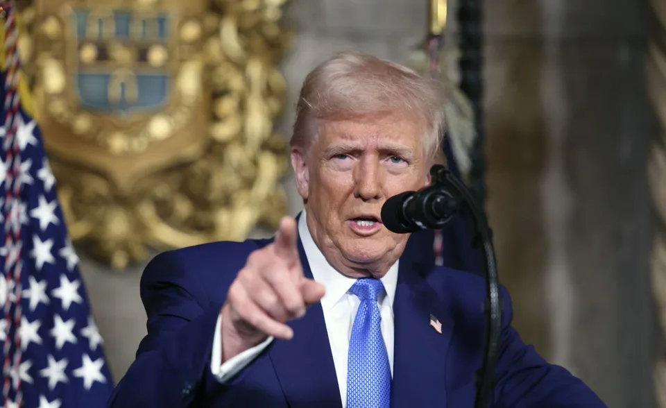 Read more about the article Biely dom poukázal na to, že televízia BBC zavádzala divákov dokumentom o útoku na Kapitol