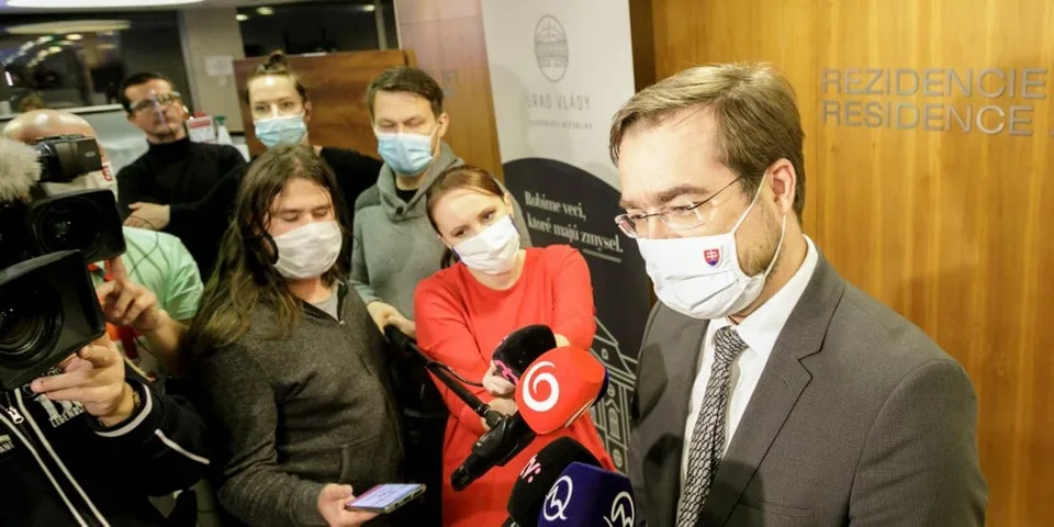 Read more about the article Štát pri pandémii zlyhal! Suploval ho Mikasov úrad, rezort zdravotníctva sa vyhýbal zodpovednosti