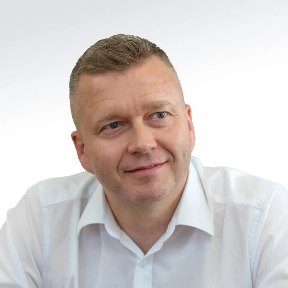 Read more about the article Prezidentskí kandidáti pomaly prezrádzajú, čo by vo funkcii chceli zmeniť. Vie to aj Krisztián Forró