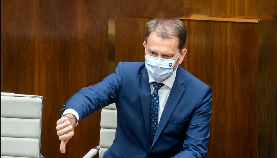 Read more about the article Kto mal horší víkend? Matovičovi sa pokazila varná doska, ofučaný Kučera upratoval