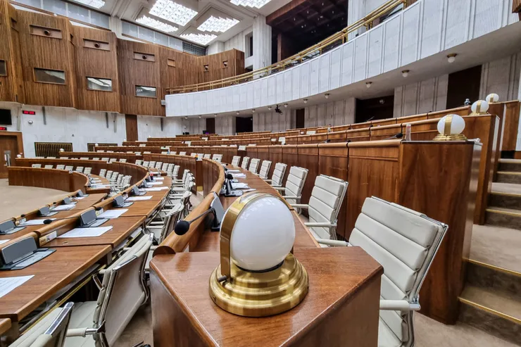 Fakt si znížia platy? Poslanci NR SR týmto návrhom ukončili schôdzu