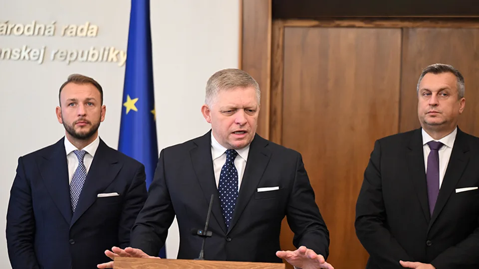 Read more about the article Ficova vláda správne ochránila slovenských vodičov pred ropnou krízou. Pochopila to aj eurokomisia