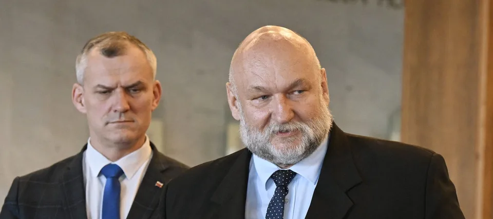 Read more about the article VIDEO Peniaze samospráv zostávajú pod kontrolou: Strana vidieka zachránila 24 miliónov eur