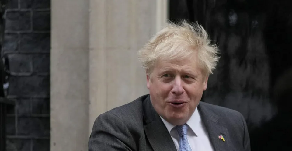 Read more about the article Johnson sa vracia k svojmu niekdajšiemu povolaniu: Sľubuje, že bude písať presne to, čo si myslí