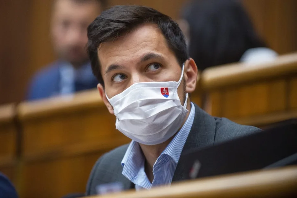 Read more about the article VIDEO Som za testovanie v školách, tvrdí Šeliga. Vyjadril sa aj k protestu pred domom Matoviča
