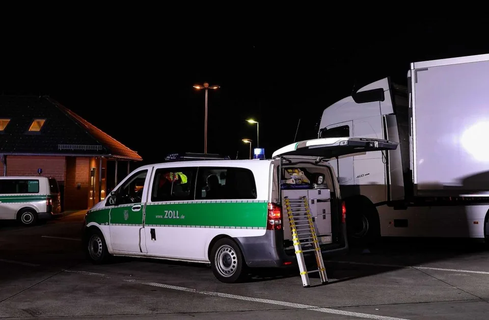 Read more about the article Česká polícia počas kontroly kamióna na D2 objavila takmer 50 migrantov
