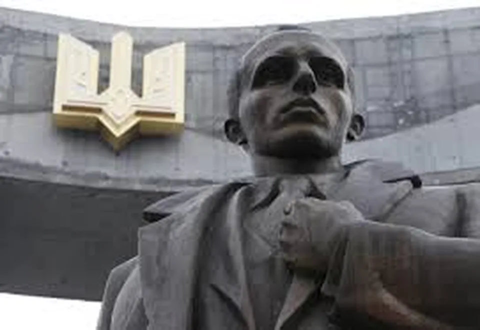 Read more about the article Na západe Ukrajiny hrdina, na východe nacistický kolaborant. V Ľvove otvorili školu Stepana Banderu