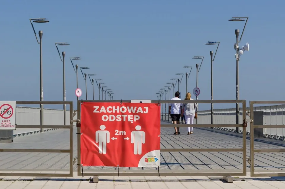 Read more about the article Poľsko hlási ďalších vyše 12-tisíc prípadov nákazy, zomreli opäť stovky ľudí