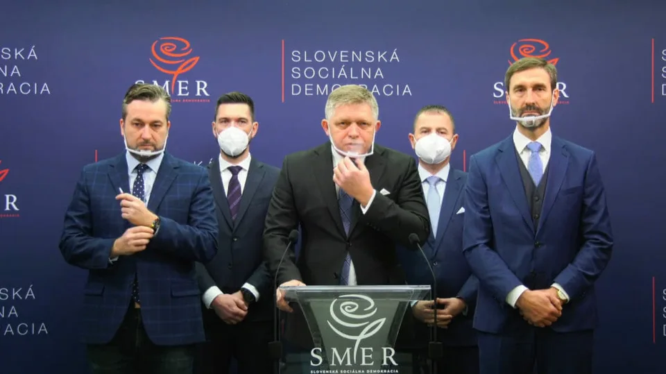Read more about the article Smer chce mimoriadnu schôdzu a referendum o prítomnosti amerických vojsk