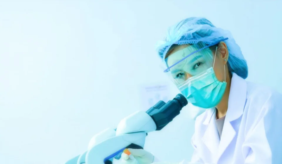 Read more about the article Laboratórium v Brne odhalilo dosiaľ nepopísanú mutáciu koronavírusu!