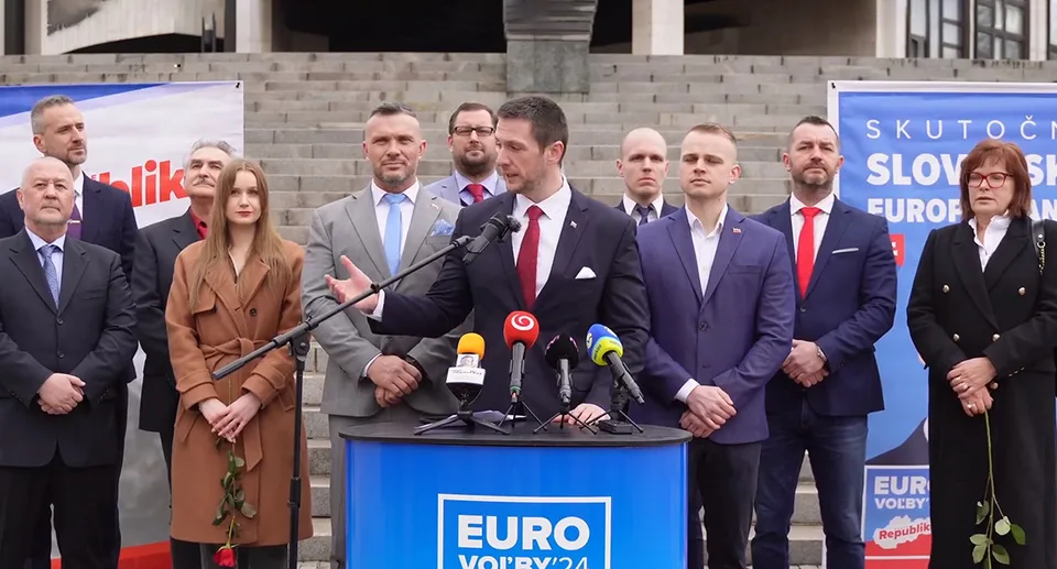 Read more about the article Hnutie Republika predstavilo kandidátku do eurovolieb: Povedie ju Uhrík, presvedčili aj známu národniarku