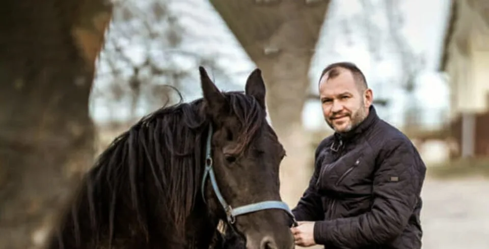 Read more about the article Branislav Becík: kravičky sú pre bruselských byrokratov nepriatelia. Vraj produkujú príliš veľa CO2